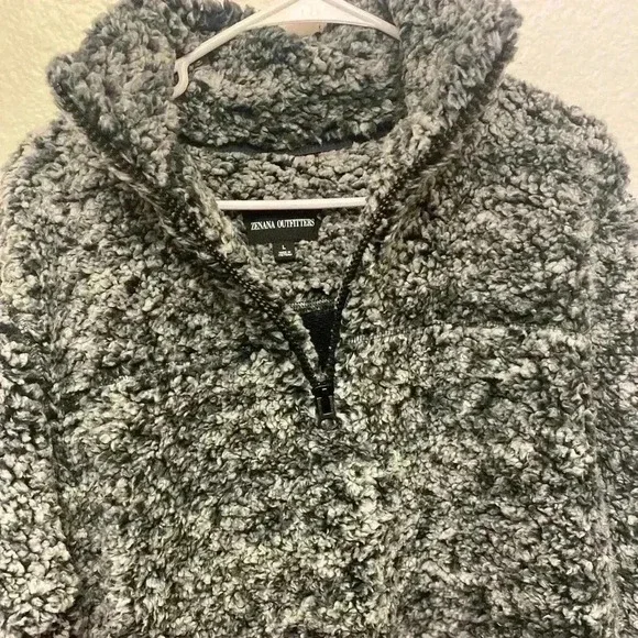 🆕Zenana Gray Fuzzy Pullover L🆕 - Picture 3 of 8